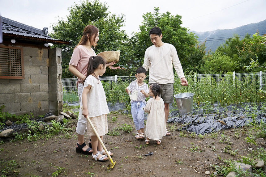 全身家庭小孩花园体验式学习韩语图片