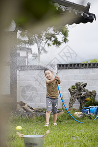 幸福男孩近距离生活房子花园家庭韩语图片