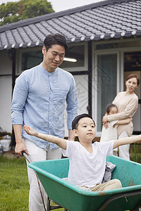 女儿手推车韩国人生活房子花园家庭韩语图片