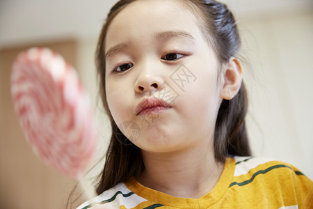 盯着看棒棒糖毒蛇生活房子孩子韩语图片