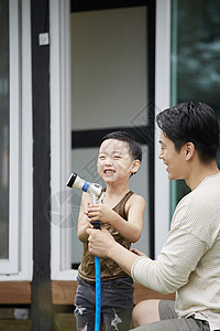 微笑半身像在一起生活房子花园家庭韩语图片