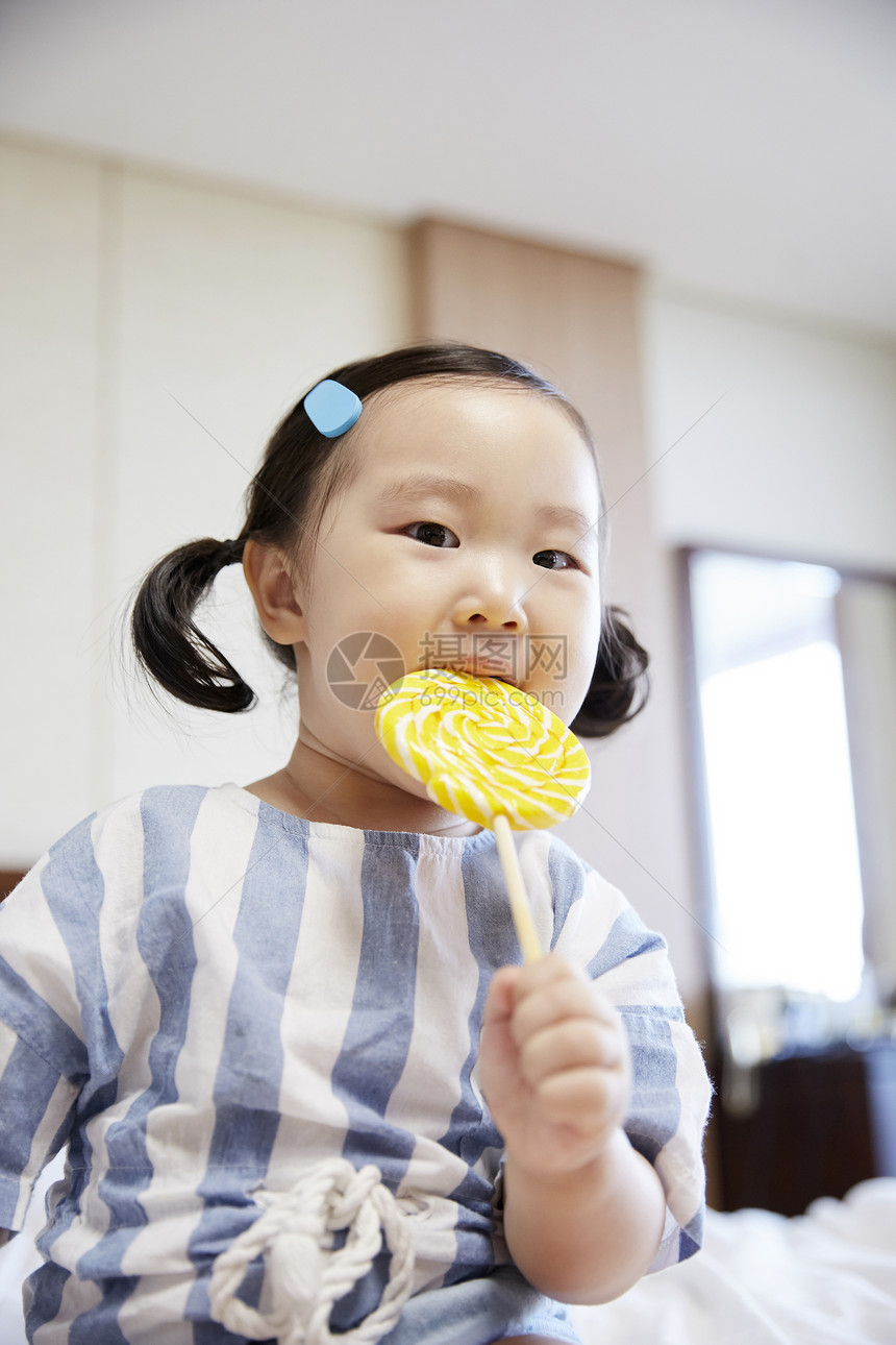 判断在内卧室生活孩子棒棒糖韩语图片