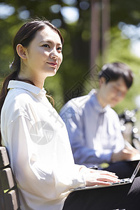 生活女人商界女公园电脑女士图片