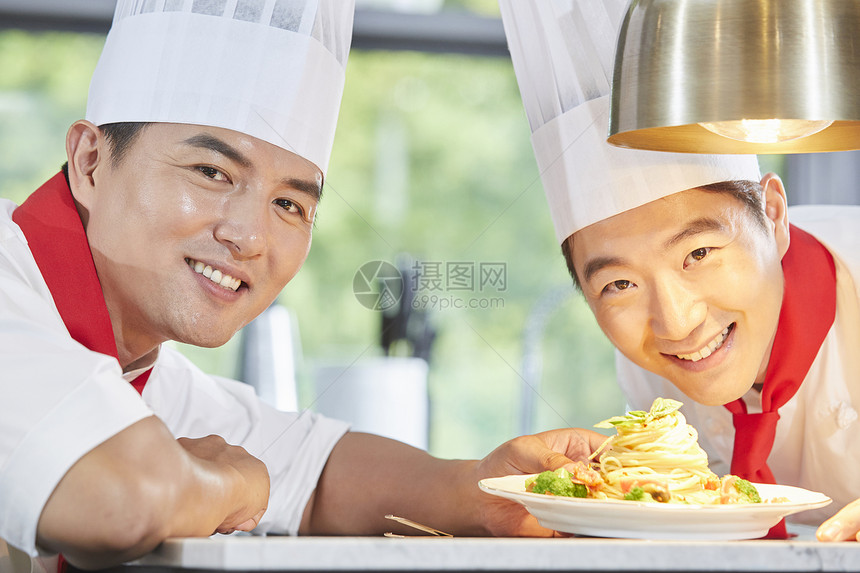 配给30岁亚洲人厨师伙计韩国人图片