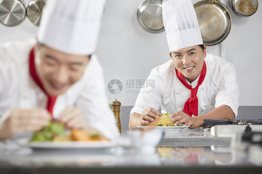 西式文化桌子特写镜头厨师伙计韩国人图片