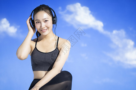 空白部分亚洲女生运动服女肖像肌肉训练图片