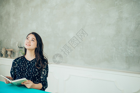 女女士们思考生活方式阅读女人图片