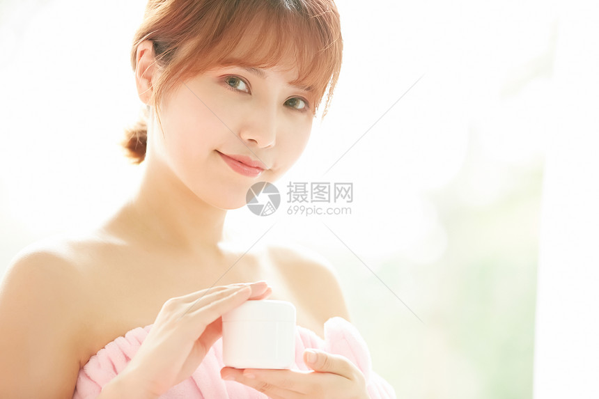 居家美女美容护肤图片