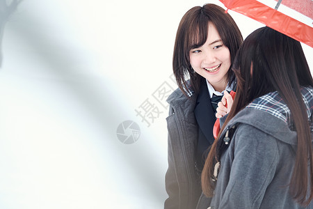学校通勤日本人高中女生高中女孩在多雪的图片