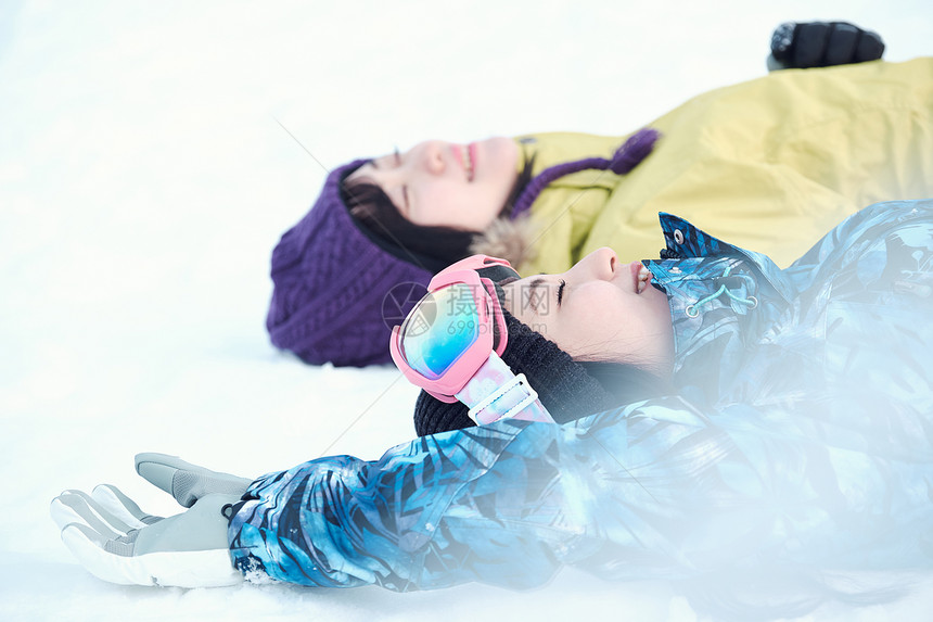 高中生半身照ol滑雪胜地的女人图片