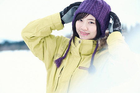 滑雪板雪坡女孩滑雪胜地的女人图片