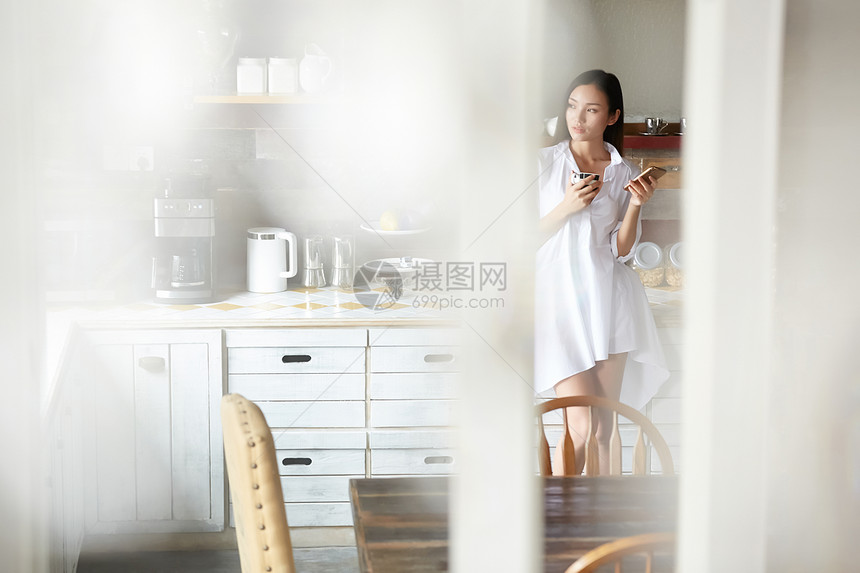 休假感人类女人放松图片