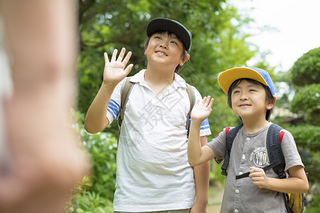 胸像护送拜拜男孩在暑假高清图片