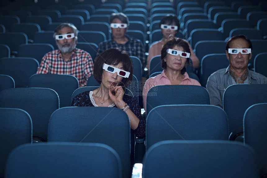 男人和女人立体的女孩观众观看3d电影图片