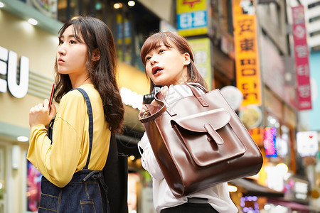 踏青健康精美韩国女子之旅城市漫步图片