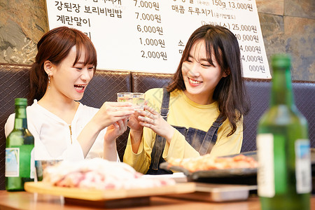 少女吞咽韩国人韩国女孩旅行韩国食品图片