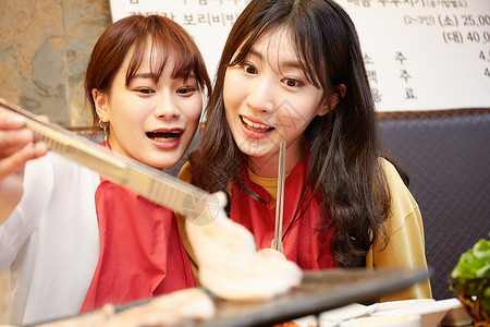 韩式烧肉亲密青少年韩国女孩旅行韩国食品图片