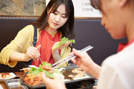 美食家流行度国外旅游韩国女孩旅行韩国食品背景图片