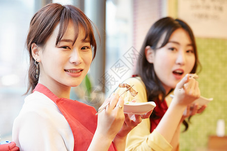美食女士三样赛韩国女孩旅行韩国食品图片
