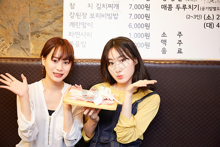 白人人物韩国人韩国女孩旅行韩国食品背景图片