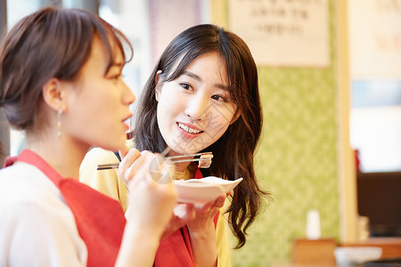 南韩亚洲人少女韩国女孩旅行韩国食品背景图片