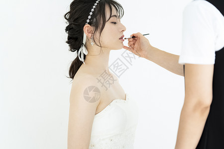 化妆的婚纱美女图片