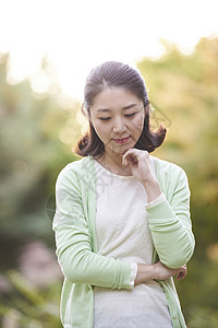 强烈的感情打破特写镜头生活女人成人韩国人图片