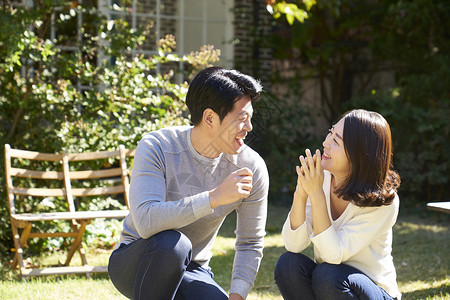 丈夫妻子微笑家庭夫妻韩国人图片