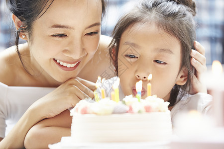 庆祝蛋糕青春父母和孩子的生活方式生日图片