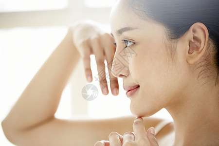 女性美妆保湿护肤面部展示图片