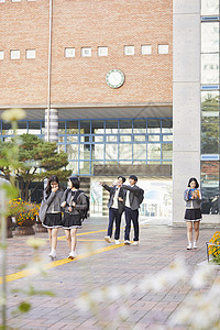 幸福大学生评价女人男人初中生高中生韩国人图片