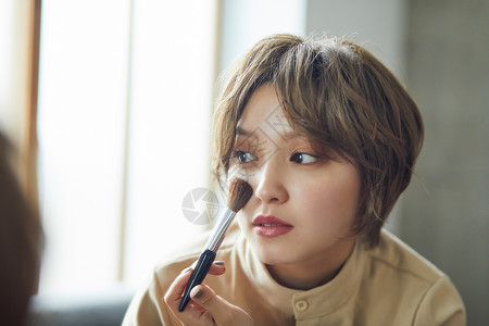 短头发漂亮女孩图片