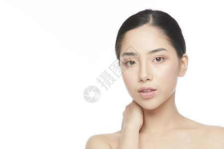 女性保湿护肤面部展示图片