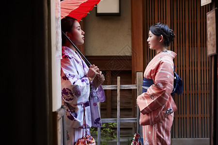 穿着和服的日式女性图片