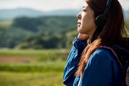 放松的听见北海道女人的徒步旅行图片