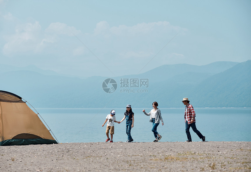 北海道踏青精美家庭旅行湖营地图片