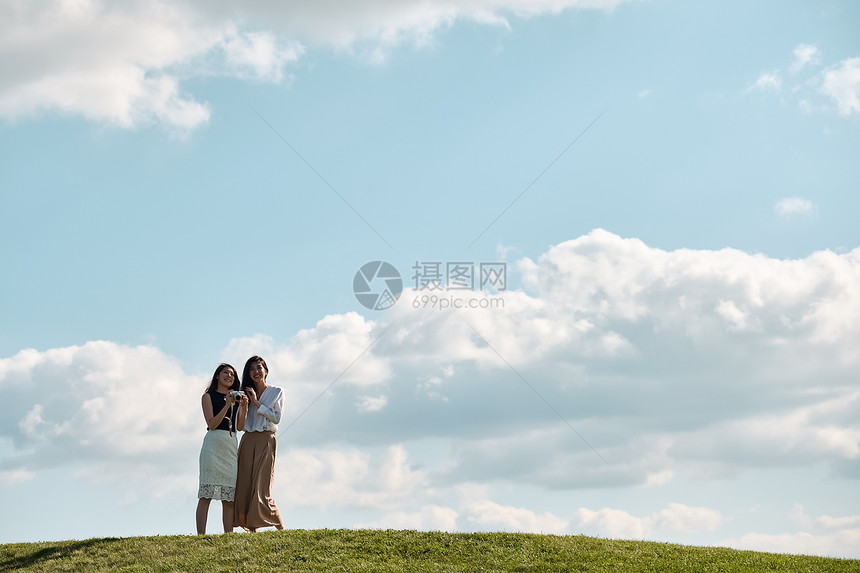 照相机女亚洲女人的旅程自然风光图片