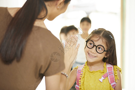 孩子人类击掌小学生的生活图片