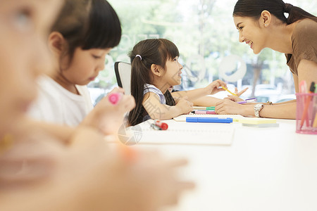 在学习的小学生图片