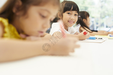 在学习的小学生图片