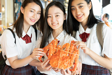 女高中生逛街美食购物图片