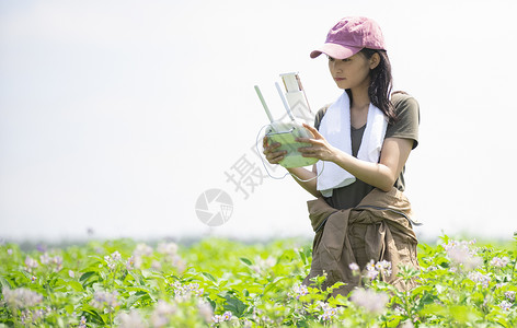 兼差商务青春女农业无人机图片