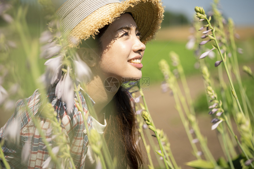 清新亚洲人侧脸女自然肖像图片