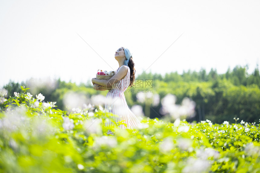 农村小姑娘女孩农业经典图片