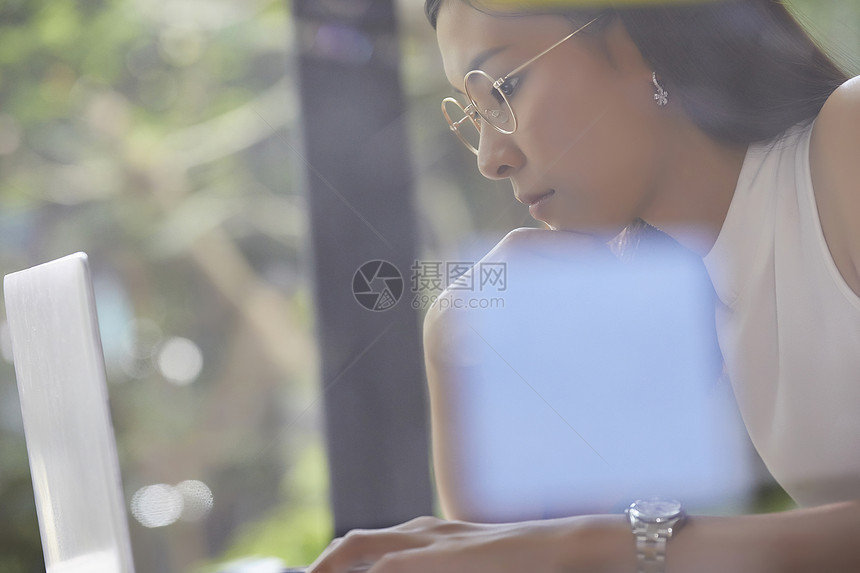 电脑少女肖像女生意图片