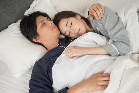文稿空间简单双人睡在床上的一对夫妇背景图片