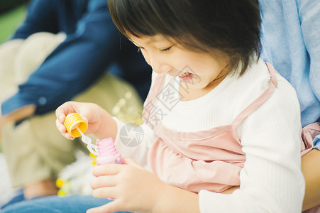 人类贪玩碟公园儿童女孩高清图片