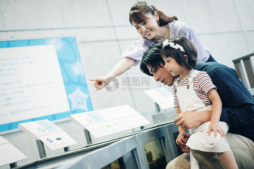 日本人青年女孩水族馆家庭图片