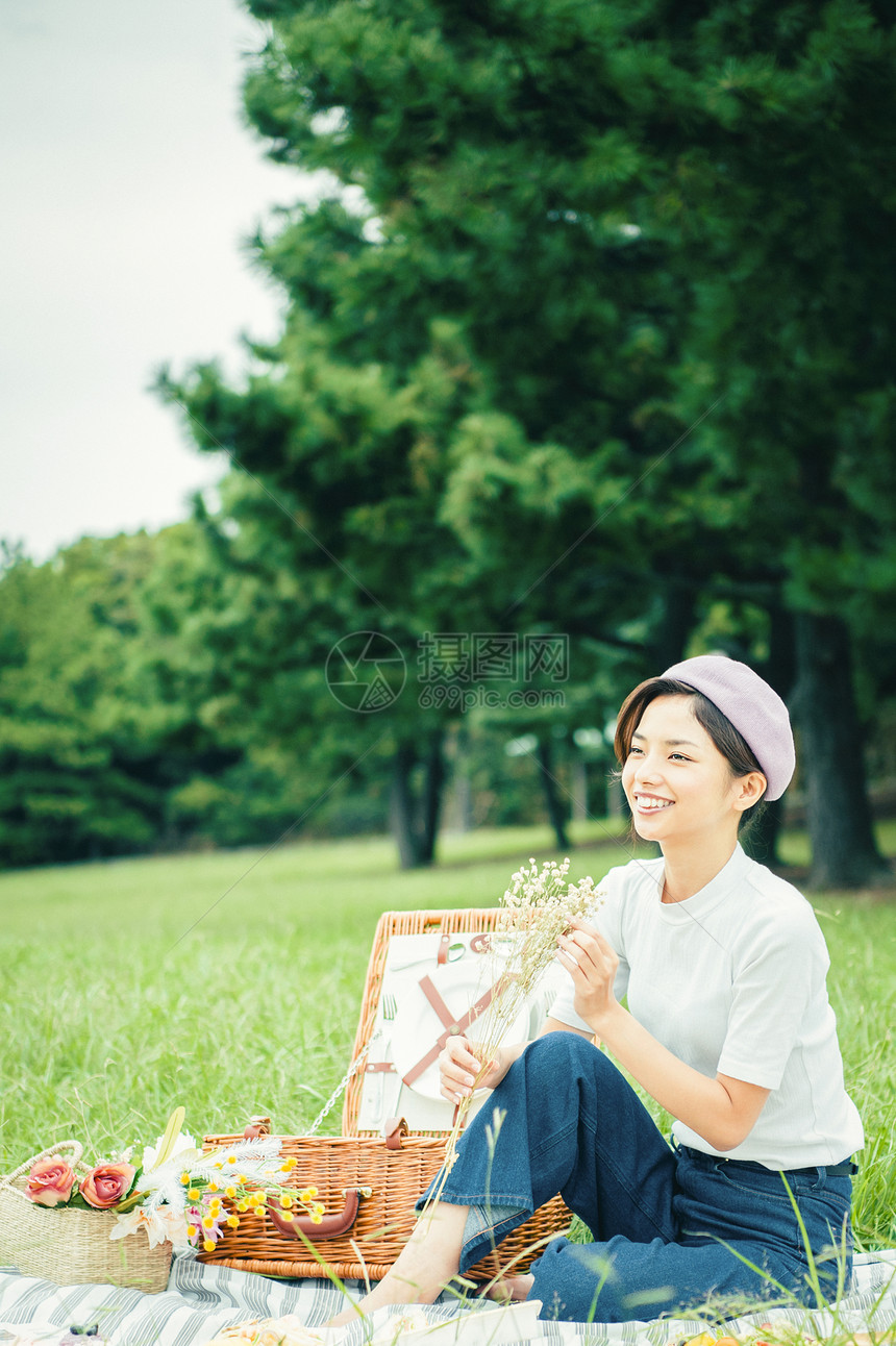 一人午餐休闲公园儿童女孩图片