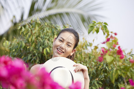 户外愉快女人度假旅行图片